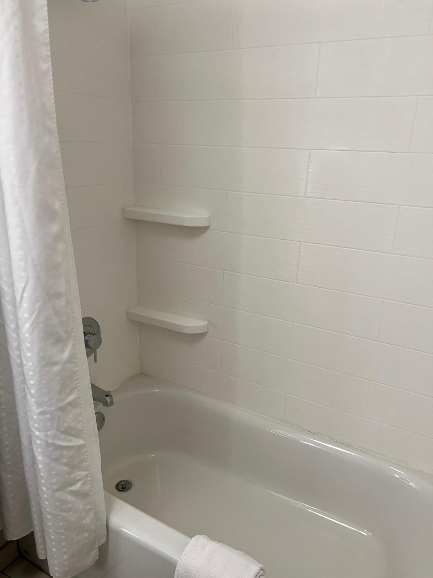 Holiday Inn Express & Suites Mobile - University Area By Ihg Eksteriør billede