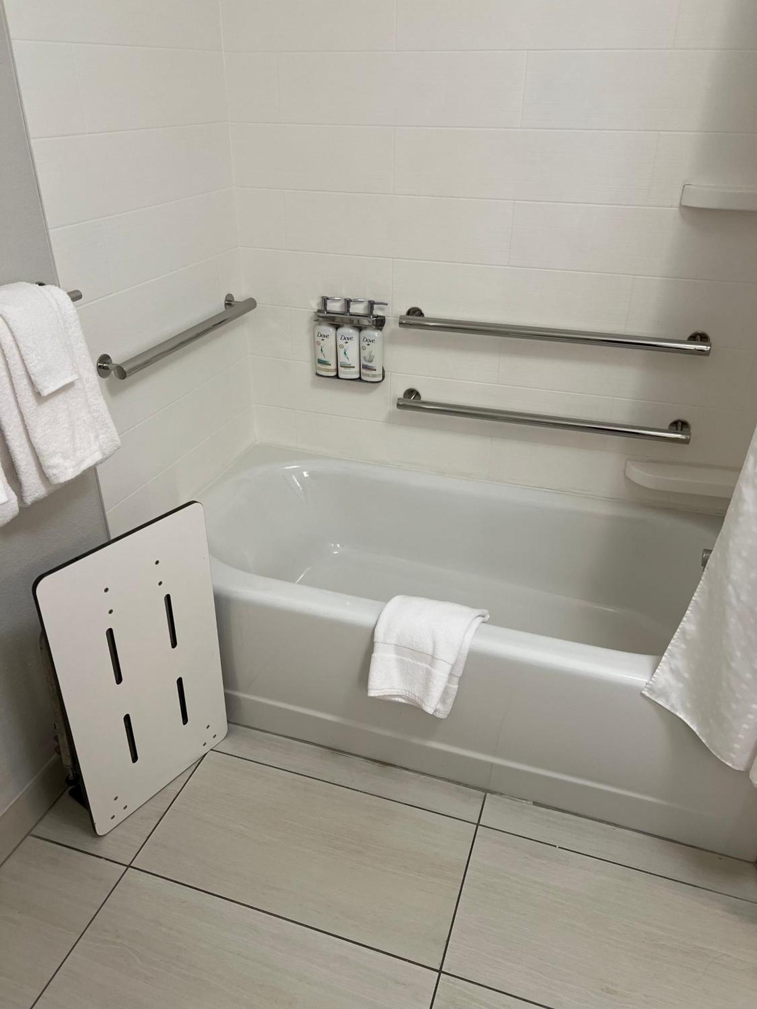 Holiday Inn Express & Suites Mobile - University Area By Ihg Eksteriør billede