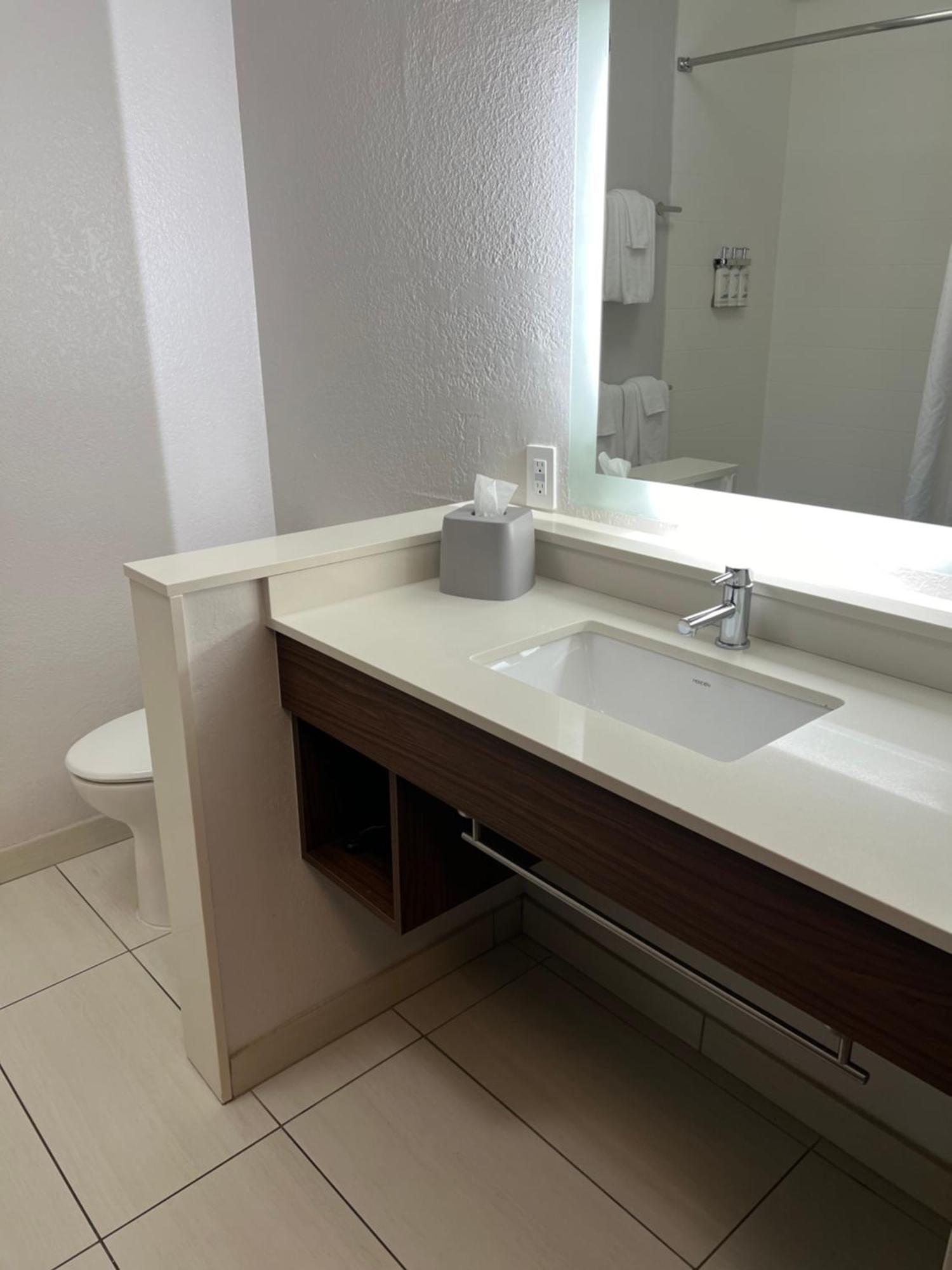Holiday Inn Express & Suites Mobile - University Area By Ihg Eksteriør billede